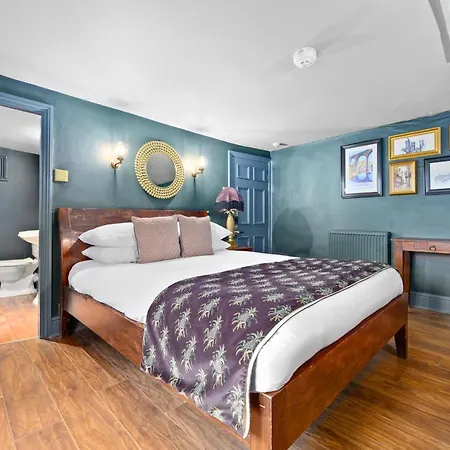 The Fat Badger Мини-отель 4*